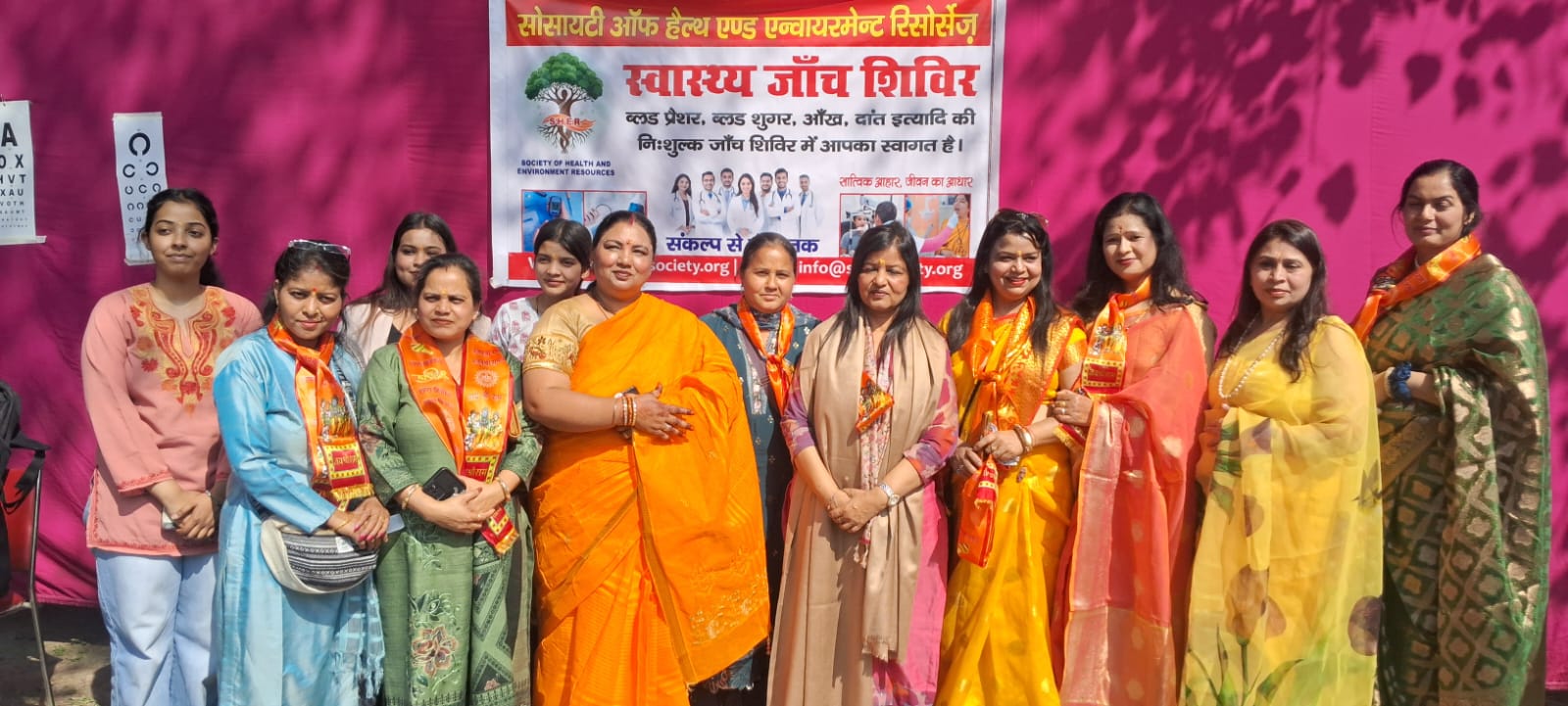 निगम पार्षद रेणु अग्रवाल और संस्था के महिला प्रभारी